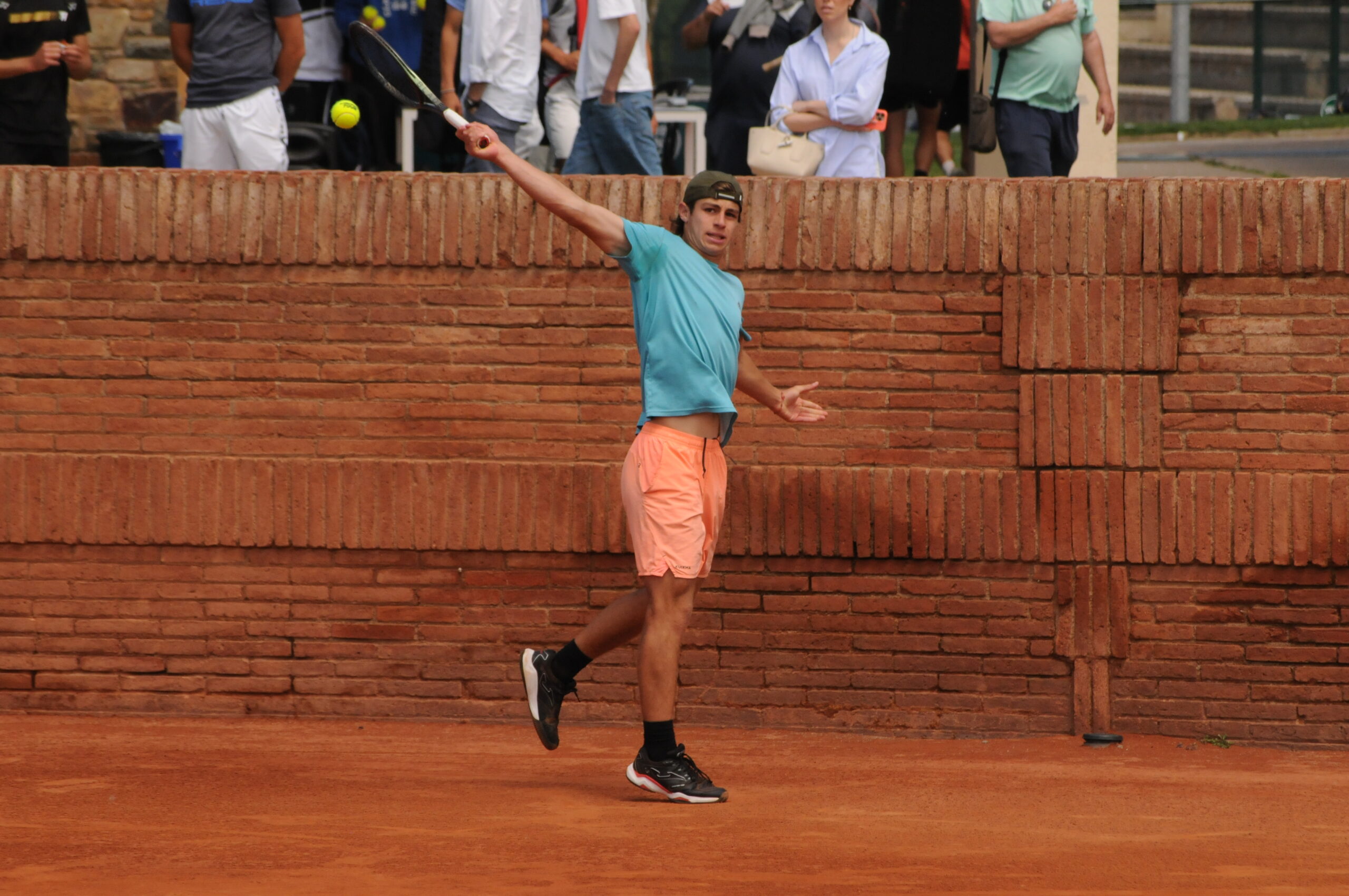 Benjamín Pérez Mora, la Promesa del Tenis Chileno, Gana su Primer Partido Profesional a los 16 Años